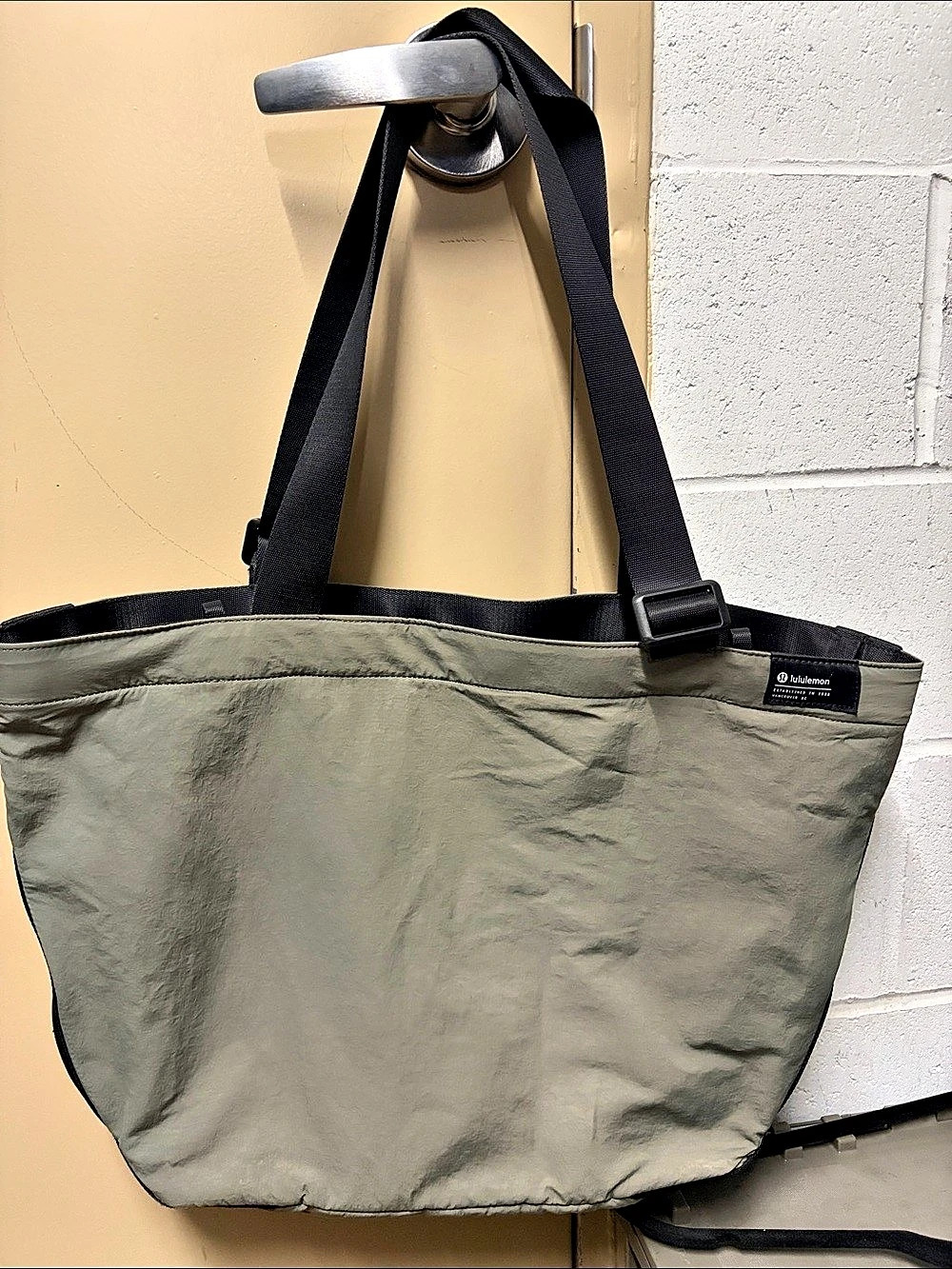 Lululemon Green Nylon Tote Bag